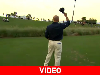 Απίστευτη βολή στο γκολφ